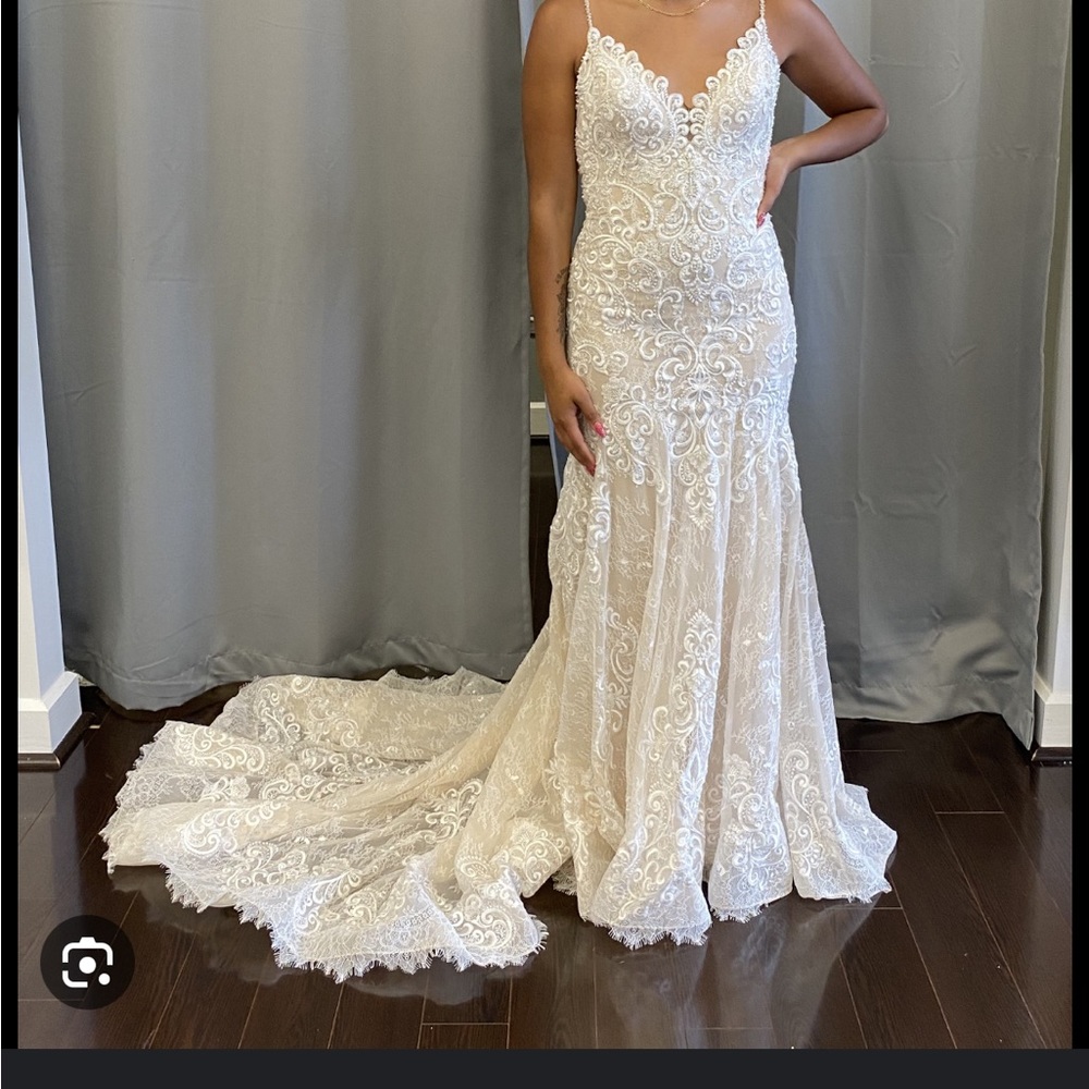 perfect sleeveless fit, lare gown,stylish classic taste.beautifully embroidered - Picture 2 of 11